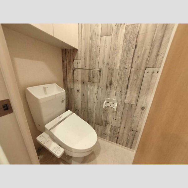 トイレ (トイレ)