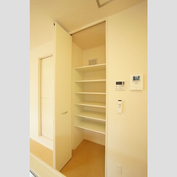 収納 (キッチン脇収納)