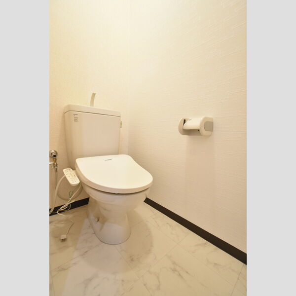 トイレ (トイレ)
