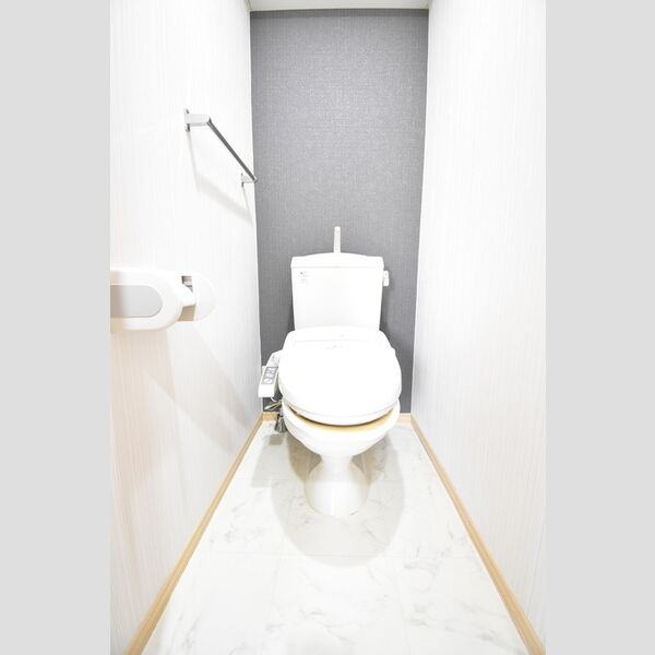 トイレ (トイレ)