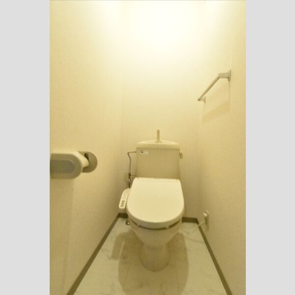 トイレ (温水洗浄暖房便座)