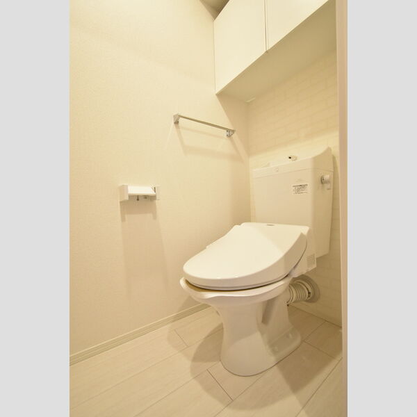 トイレ (トイレ)