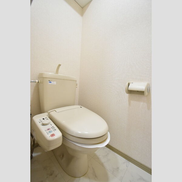 トイレ (トイレ)