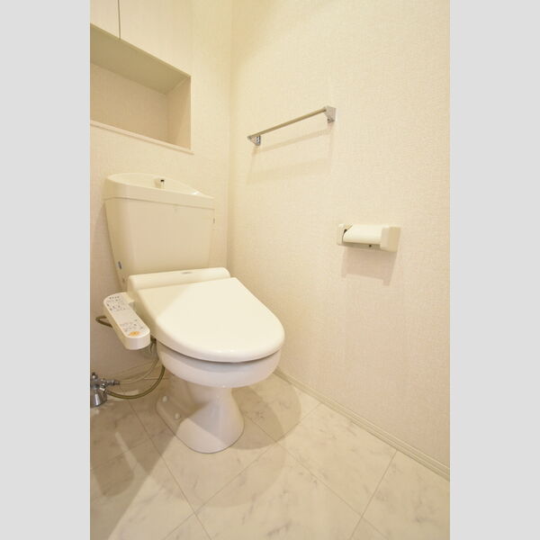 トイレ (トイレ)