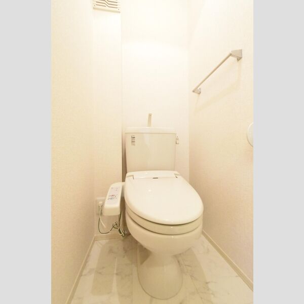 トイレ (温水洗浄暖房便座)