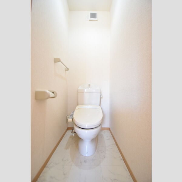 トイレ (トイレ)