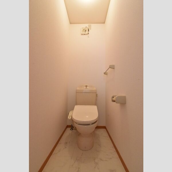 トイレ (トイレ)