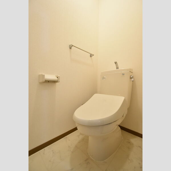 トイレ (トイレ)