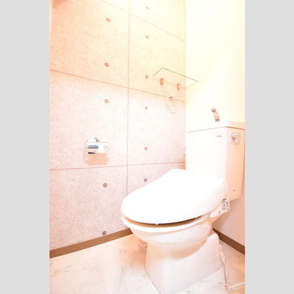 トイレ (トイレ)
