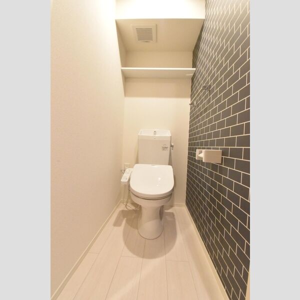 トイレ (トイレ)