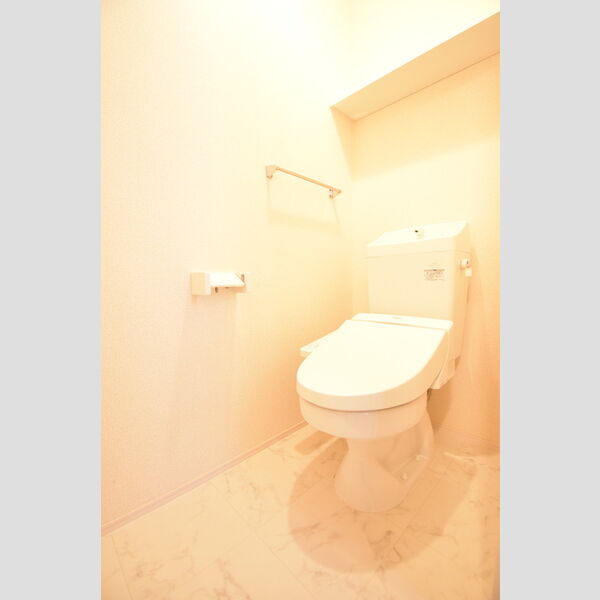 トイレ (トイレ)