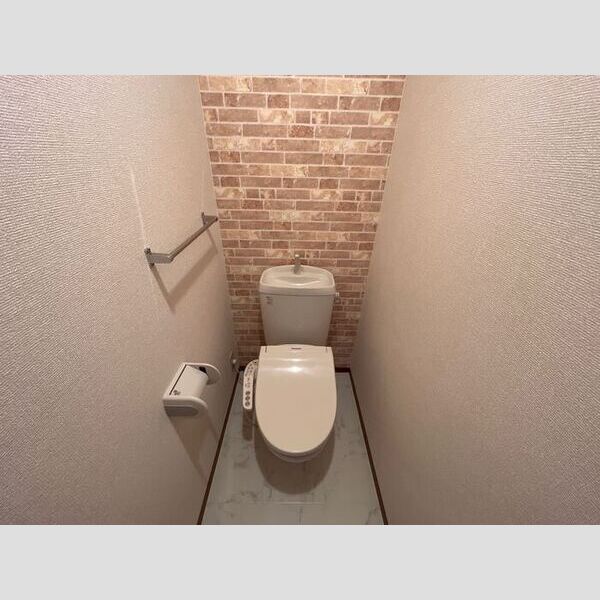 トイレ (トイレ)