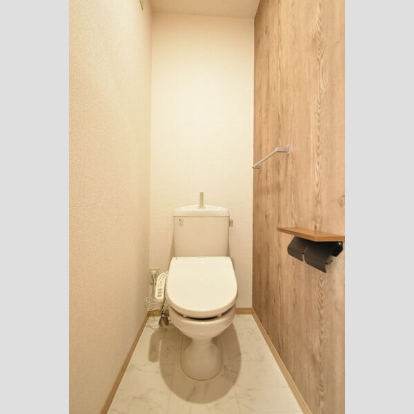 トイレ (トイレ)