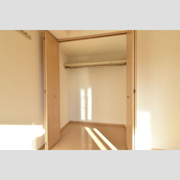 収納 (洋室①　クローゼット)