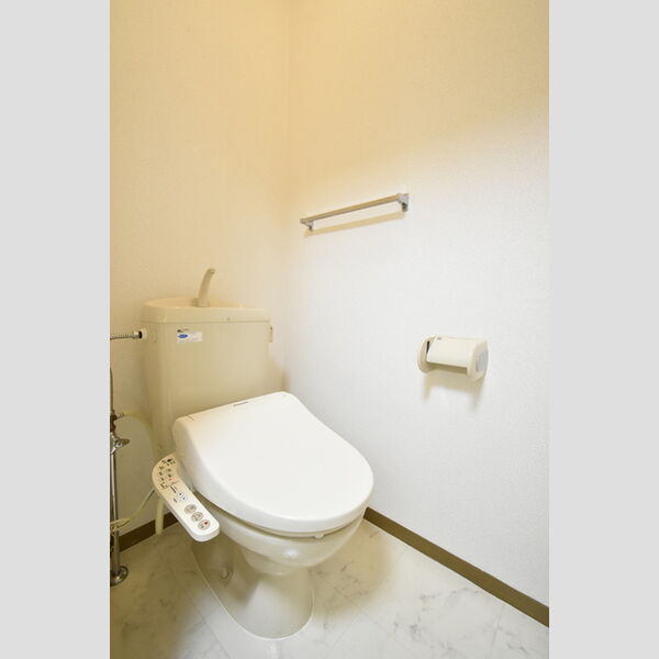 トイレ (トイレ)