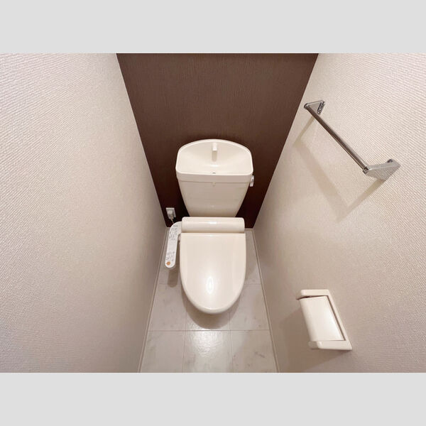 トイレ (トイレ)