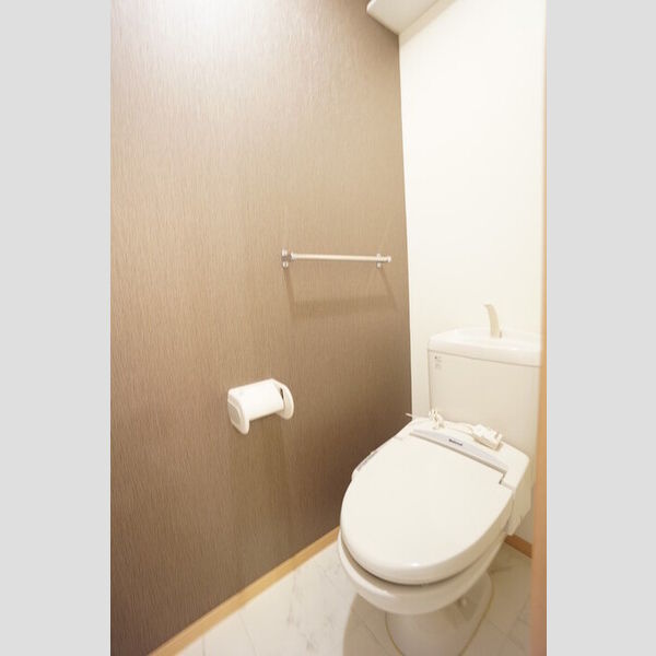 トイレ (トイレ)