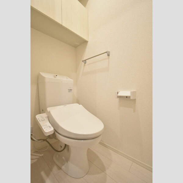 トイレ (トイレ)