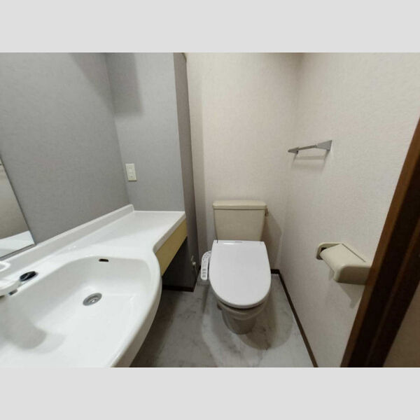 トイレ (トイレ)