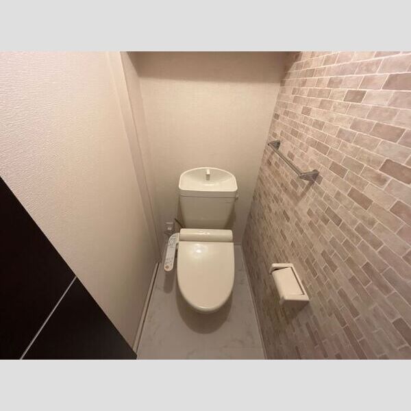トイレ (トイレ)