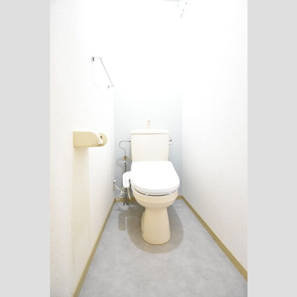 トイレ (トイレ)