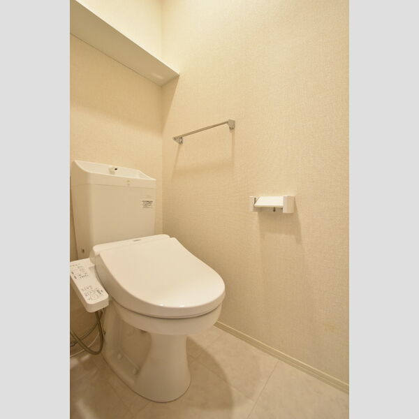 トイレ (トイレ)