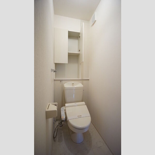 トイレ (トイレ)