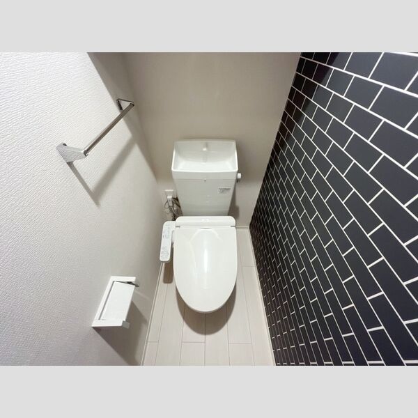 トイレ (トイレ)