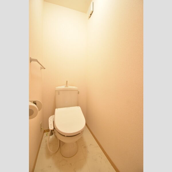 トイレ (トイレ)