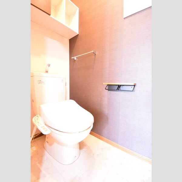 トイレ (トイレ)