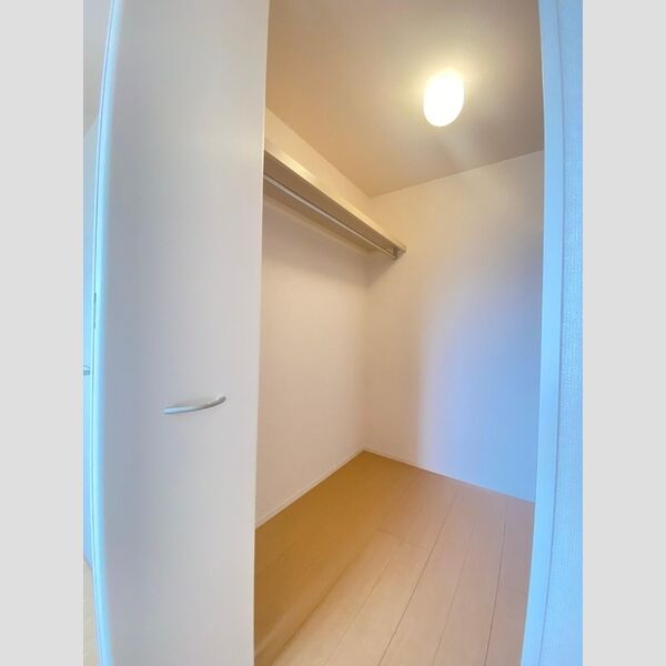 収納 (洋室①ウォークインクローゼット)