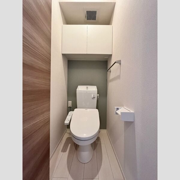 トイレ (トイレ)