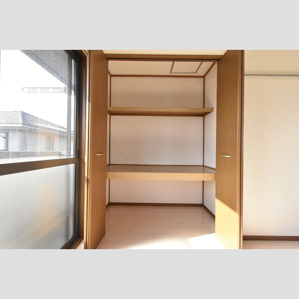 収納 (洋室①クローゼット)