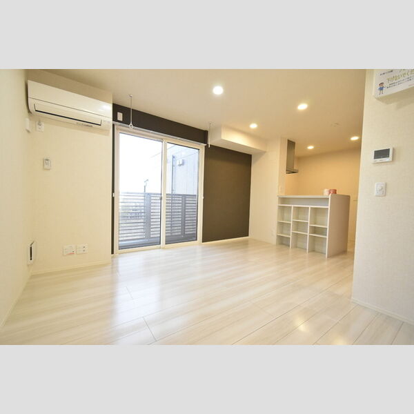 居室・リビング (LDK別アングル)