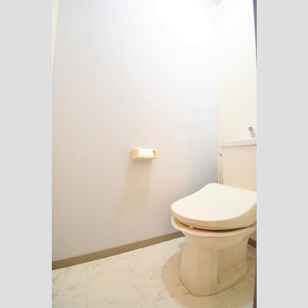 トイレ (トイレ)