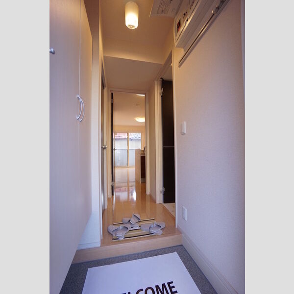 玄関 (玄関スペース)