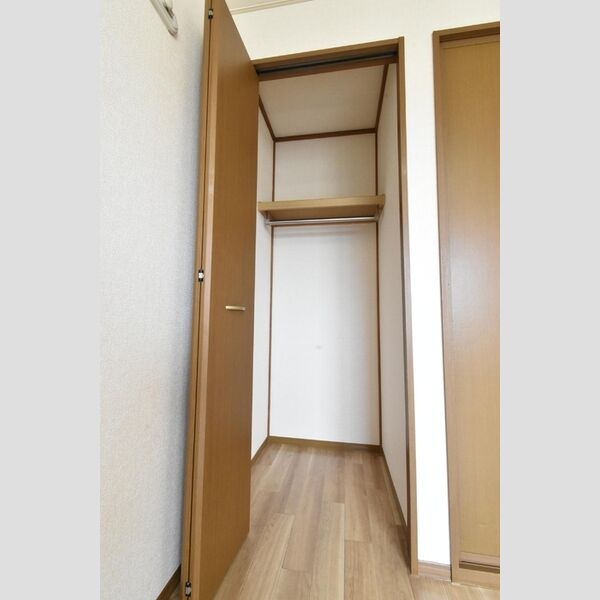 収納 (洋室①物入)