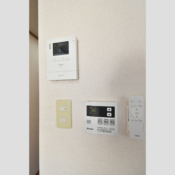 その他設備 (モニターホン&給湯器リモコン)