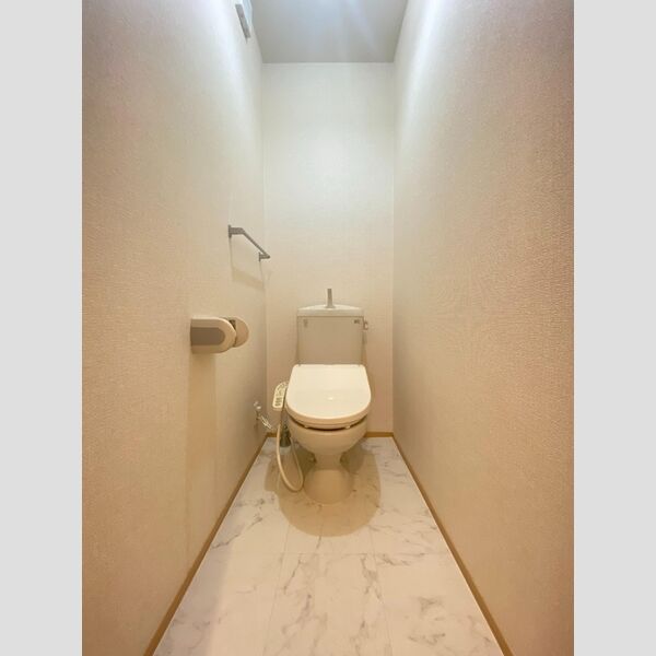 トイレ (トイレ)