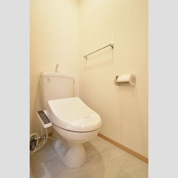 トイレ (トイレ)