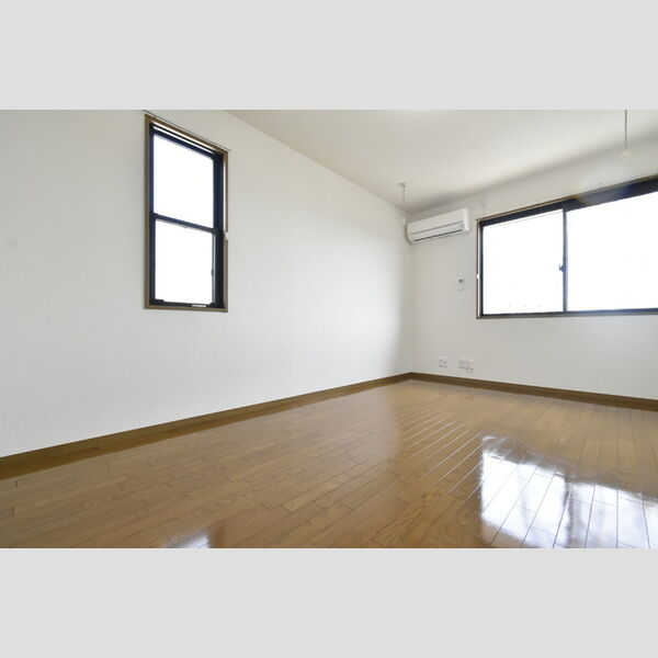 居室・リビング (洋室 別アングル)
