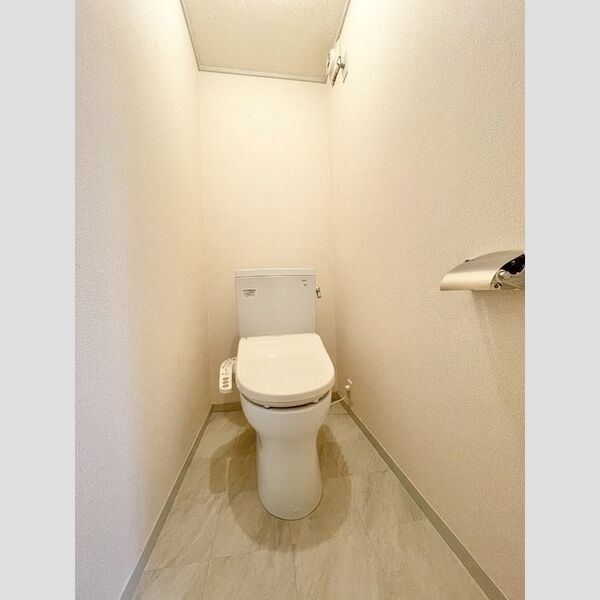 トイレ (トイレ)