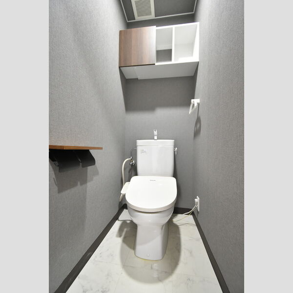 トイレ (トイレ)