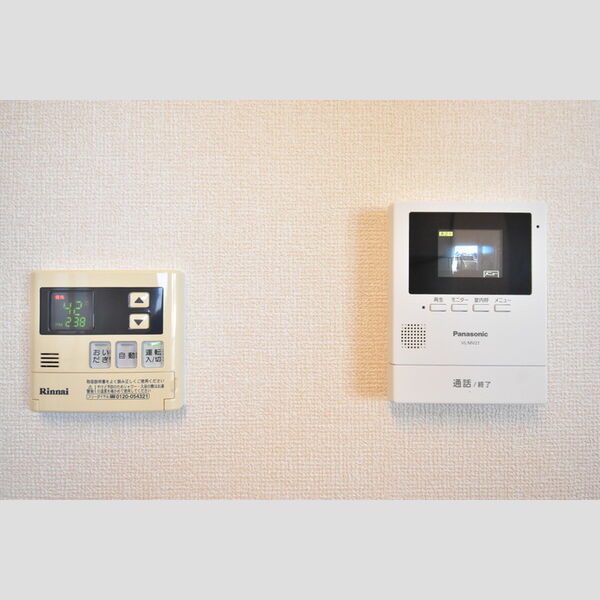 その他設備 (給湯器リモコン&モニターホン)