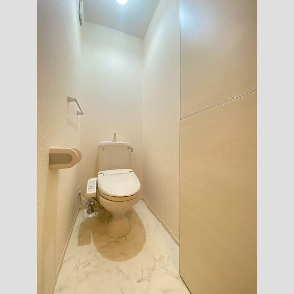 トイレ (トイレ)
