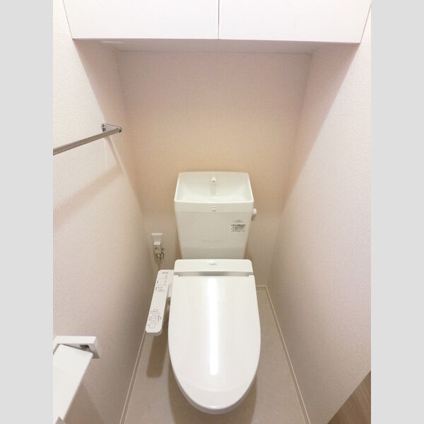 トイレ (トイレ)