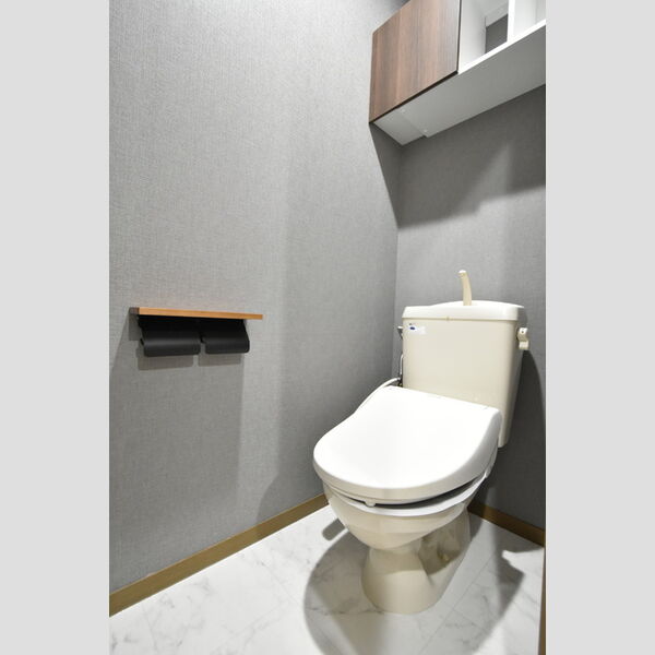 トイレ (トイレ)