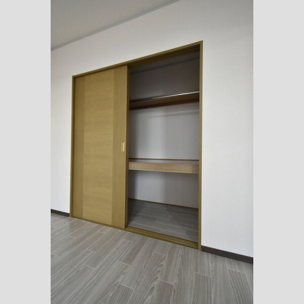 収納 (洋室①　物入)