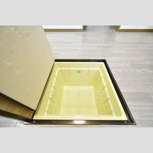 収納 (床下収納)