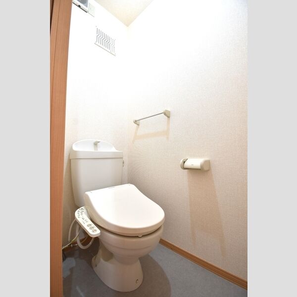 トイレ (トイレ)